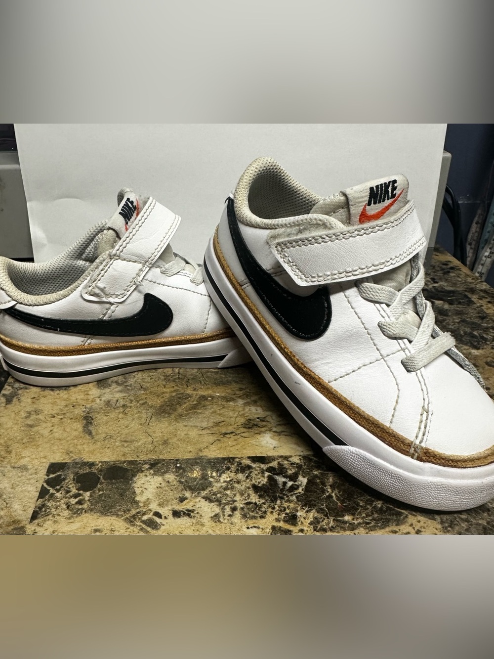 Nike Kids White, Black & Gold Low-Top Sneakers